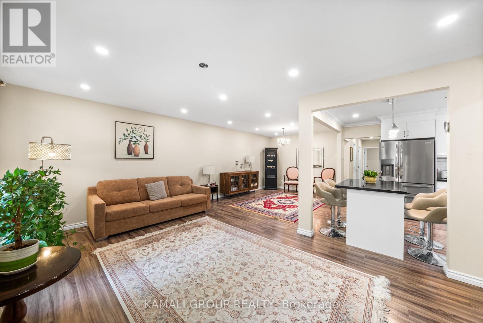 Photo 5 of 16 Elise Terrace, Toronto ON