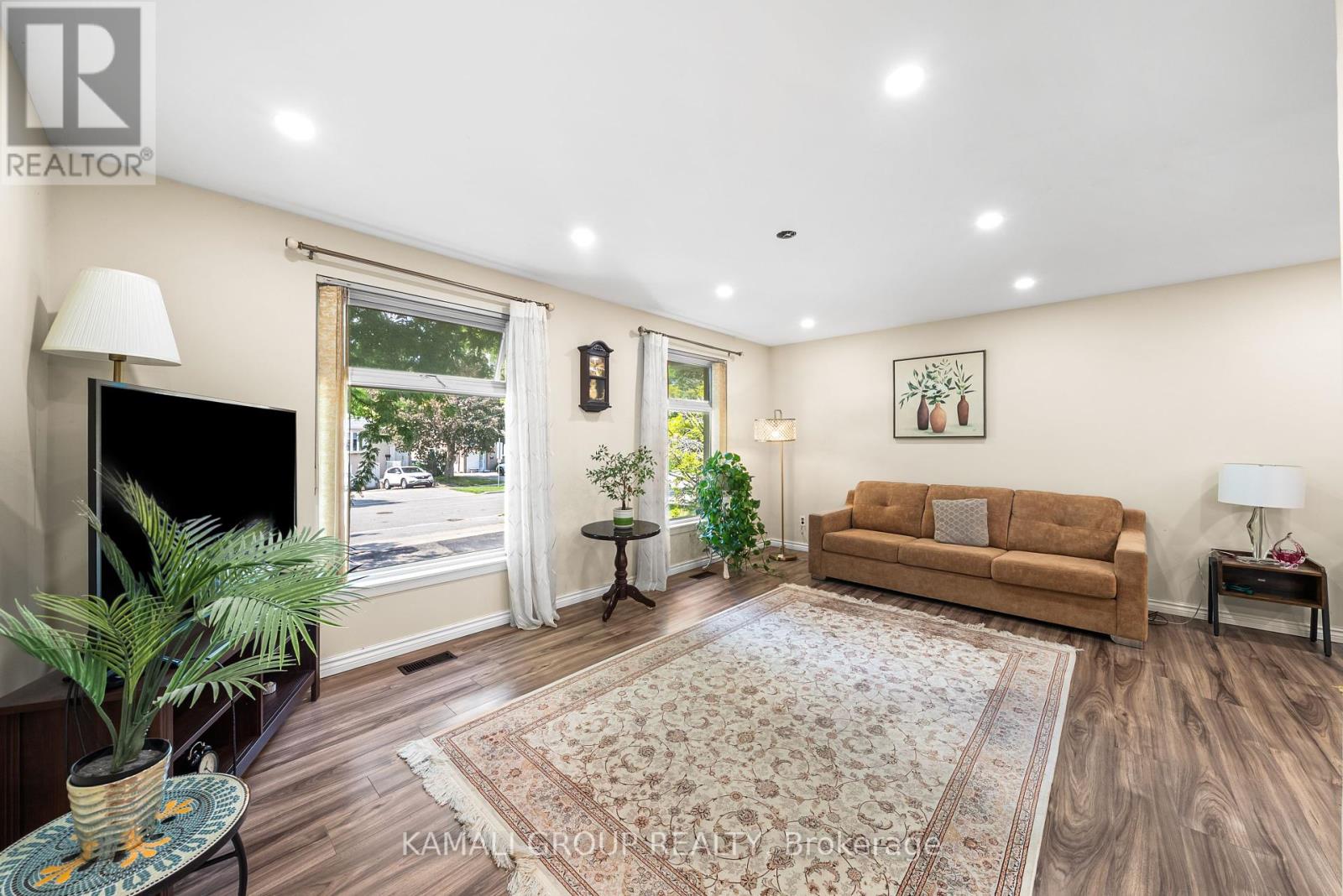 Photo 6 of 16 Elise Terrace, Toronto ON
