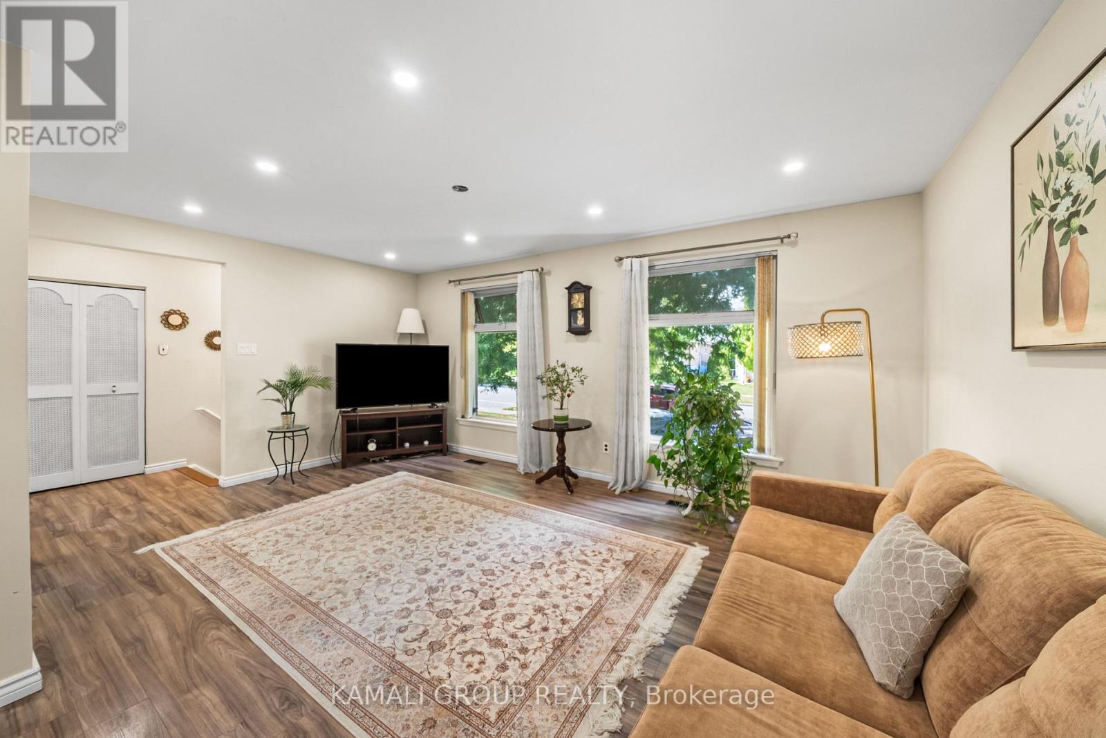 Photo 9 of 16 Elise Terrace, Toronto ON