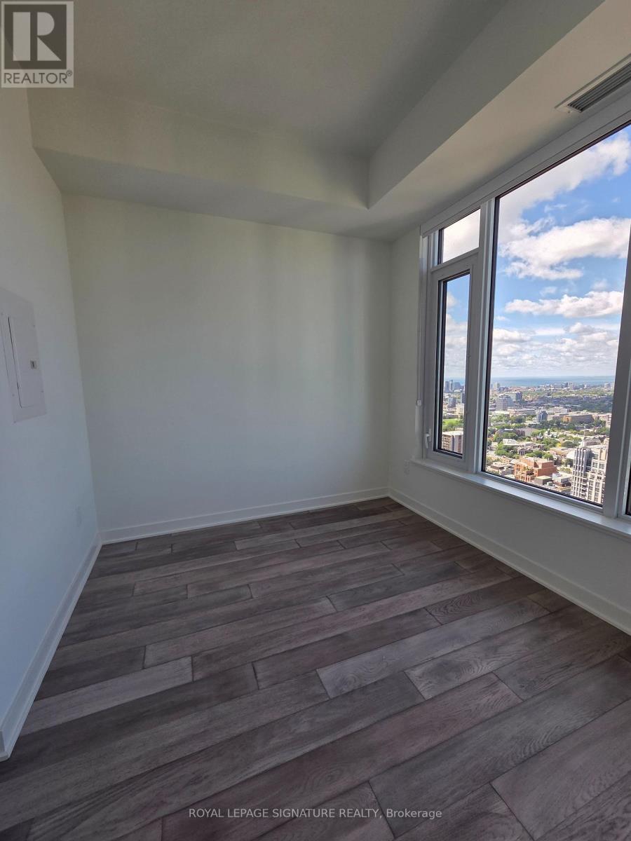 Photo 11 of 4310 11 Yorkville Avenue, Toronto ON