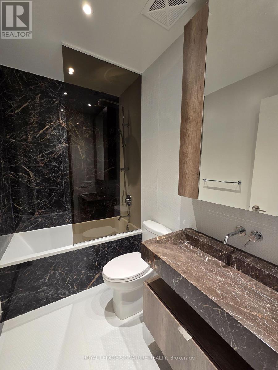 Photo 13 of 4310 11 Yorkville Avenue, Toronto ON
