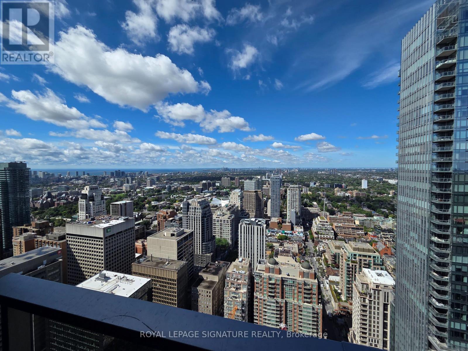 Photo 15 of 4310 11 Yorkville Avenue, Toronto ON