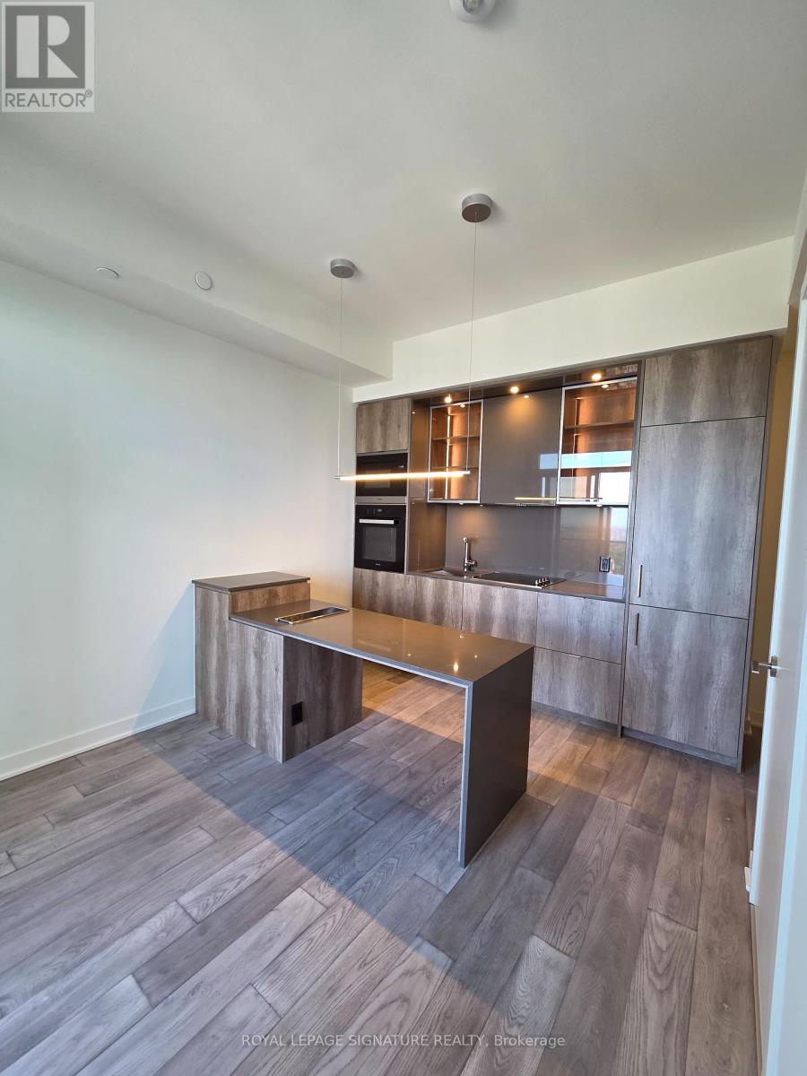 Photo 4 of 4310 11 Yorkville Avenue, Toronto ON