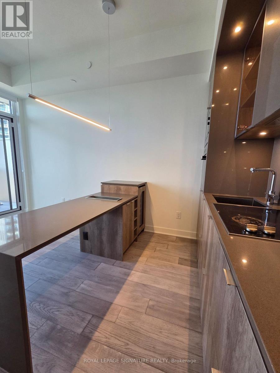 Photo 7 of 4310 11 Yorkville Avenue, Toronto ON
