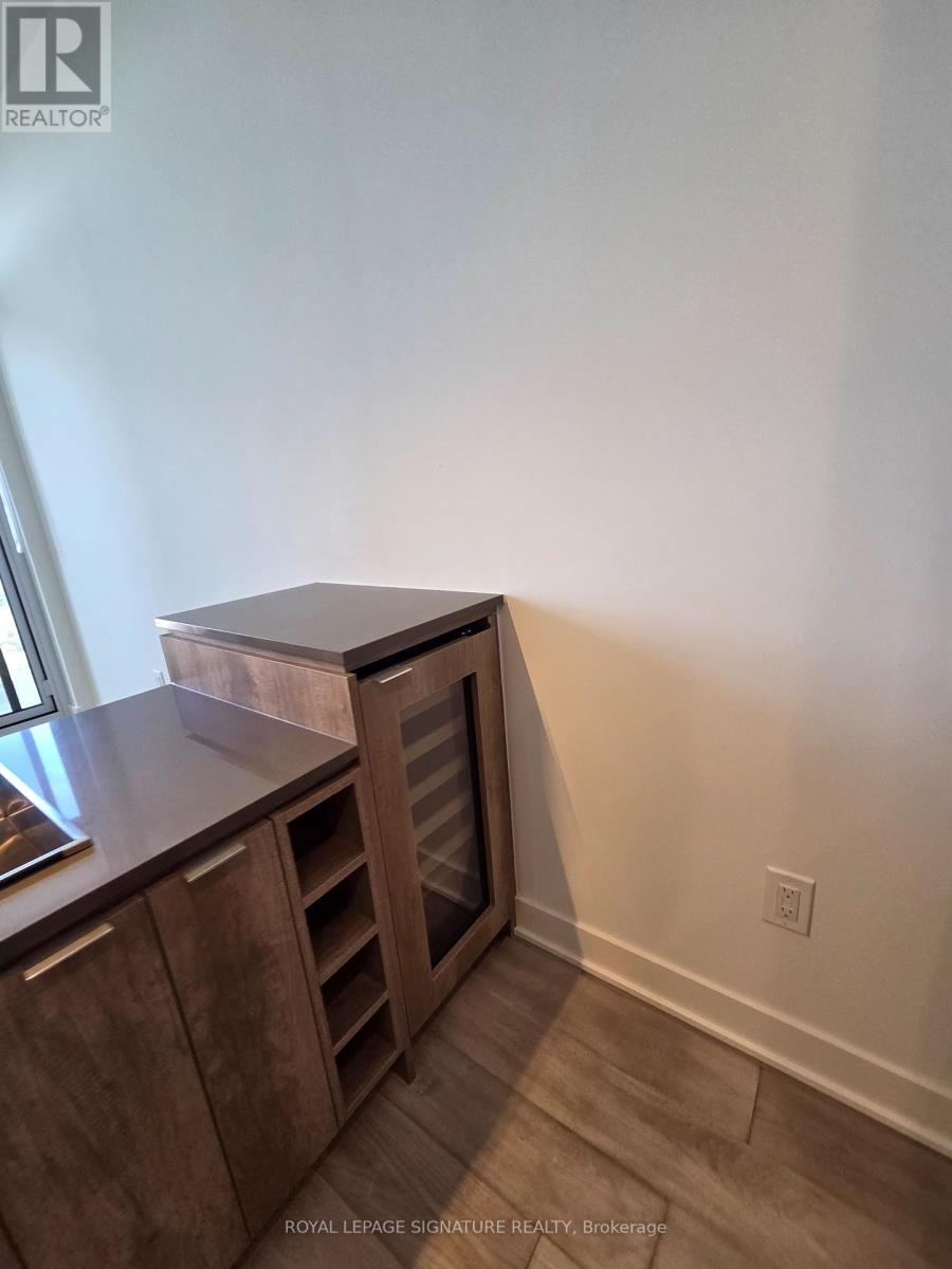 Photo 8 of 4310 11 Yorkville Avenue, Toronto ON