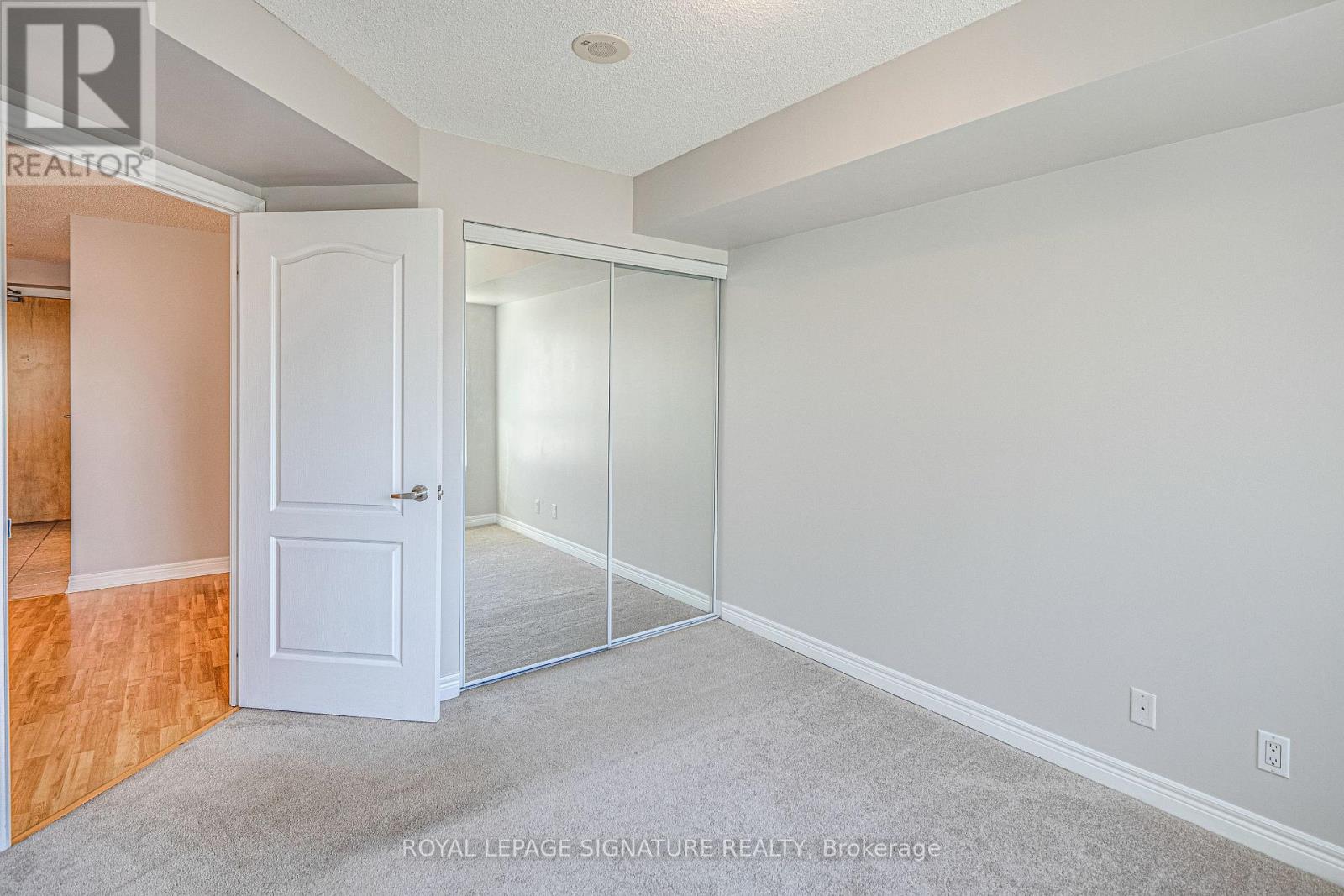 Photo 10 of 402 212 Eglinton Avenue, Toronto ON
