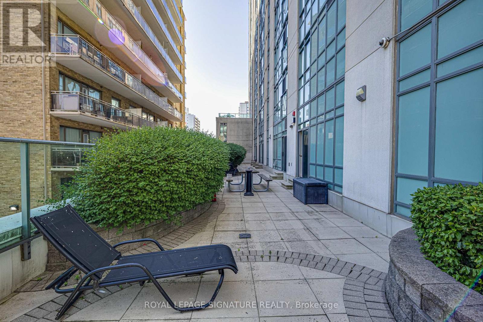 Photo 22 of 402 212 Eglinton Avenue, Toronto ON