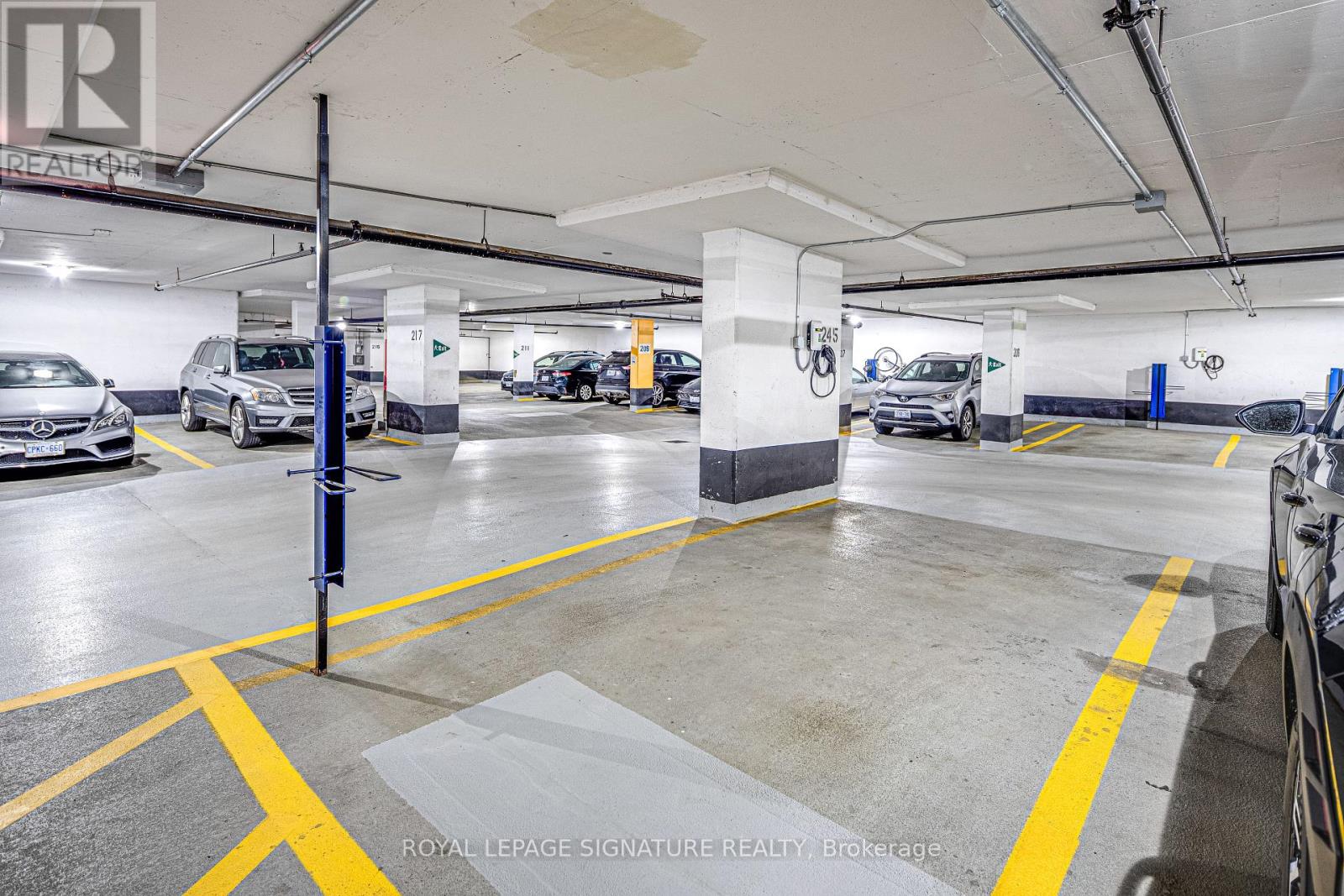 Photo 26 of 402 212 Eglinton Avenue, Toronto ON