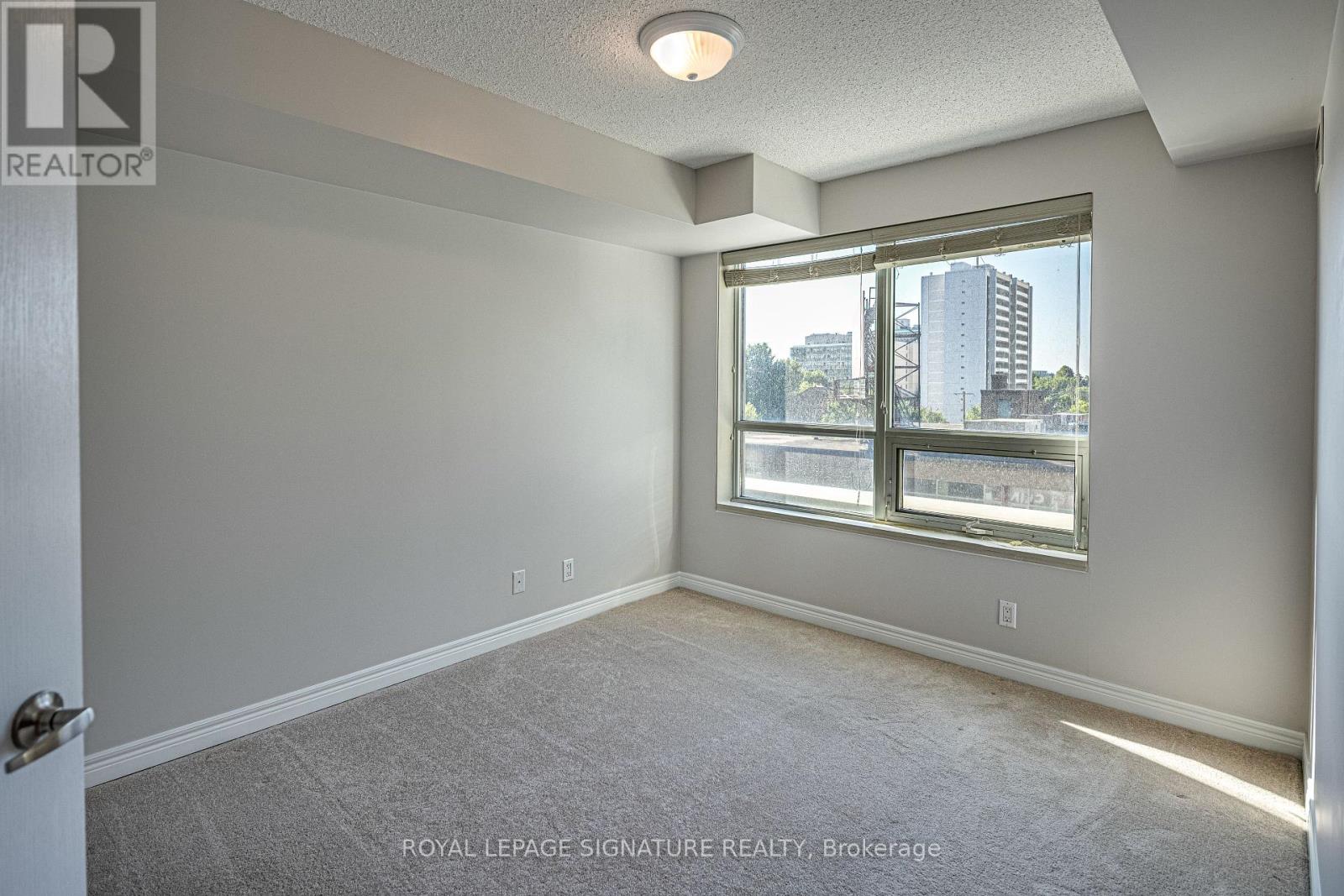 Photo 8 of 402 212 Eglinton Avenue, Toronto ON
