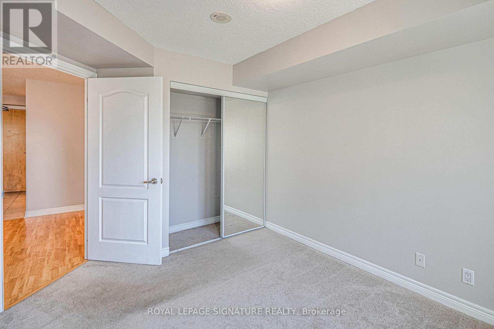 Photo 9 of 402 212 Eglinton Avenue, Toronto ON