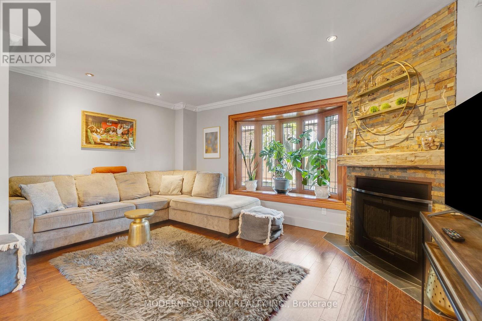 Photo 11 of 9 Douville Court, Toronto ON
