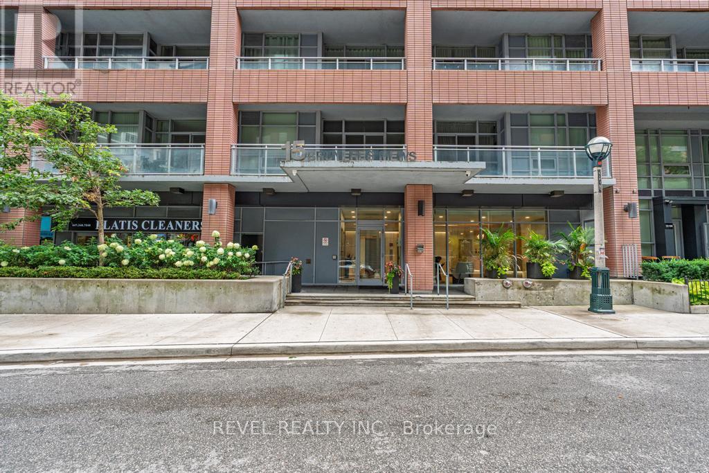 Photo 2 of 1206 15 Bruyeres Mews, Toronto ON