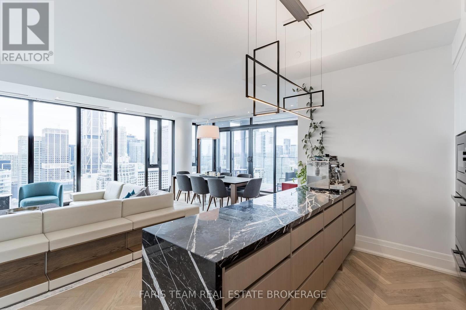 Photo 10 of 3501 200 Cumberland Street, Toronto ON