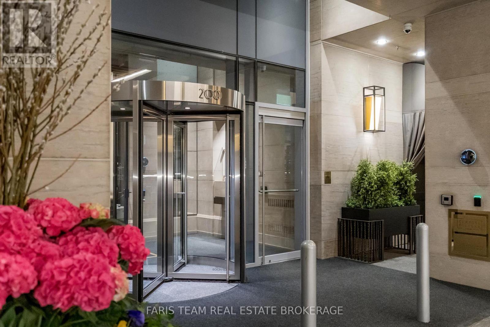 Photo 4 of 3501 200 Cumberland Street, Toronto ON