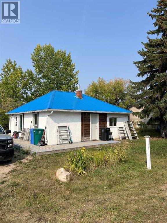 Photo 2 of 702 6th Avenue, Beaverlodge AB