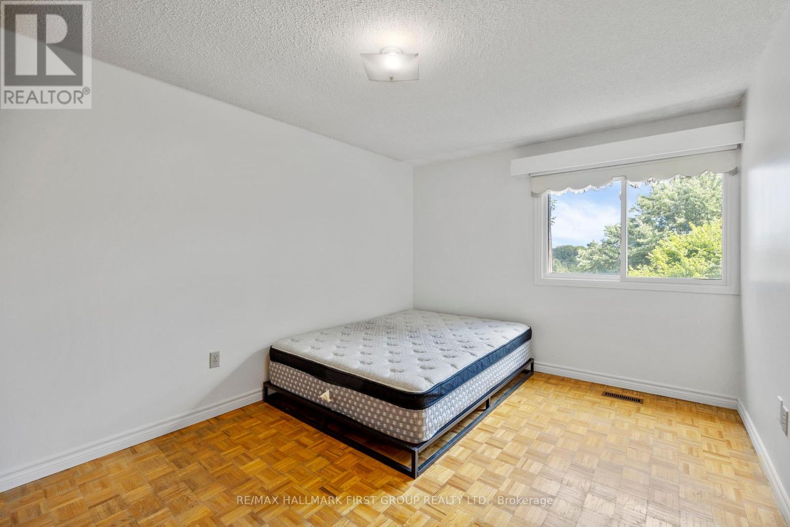 Photo 24 of 38 371 Orton Park Road, Toronto ON