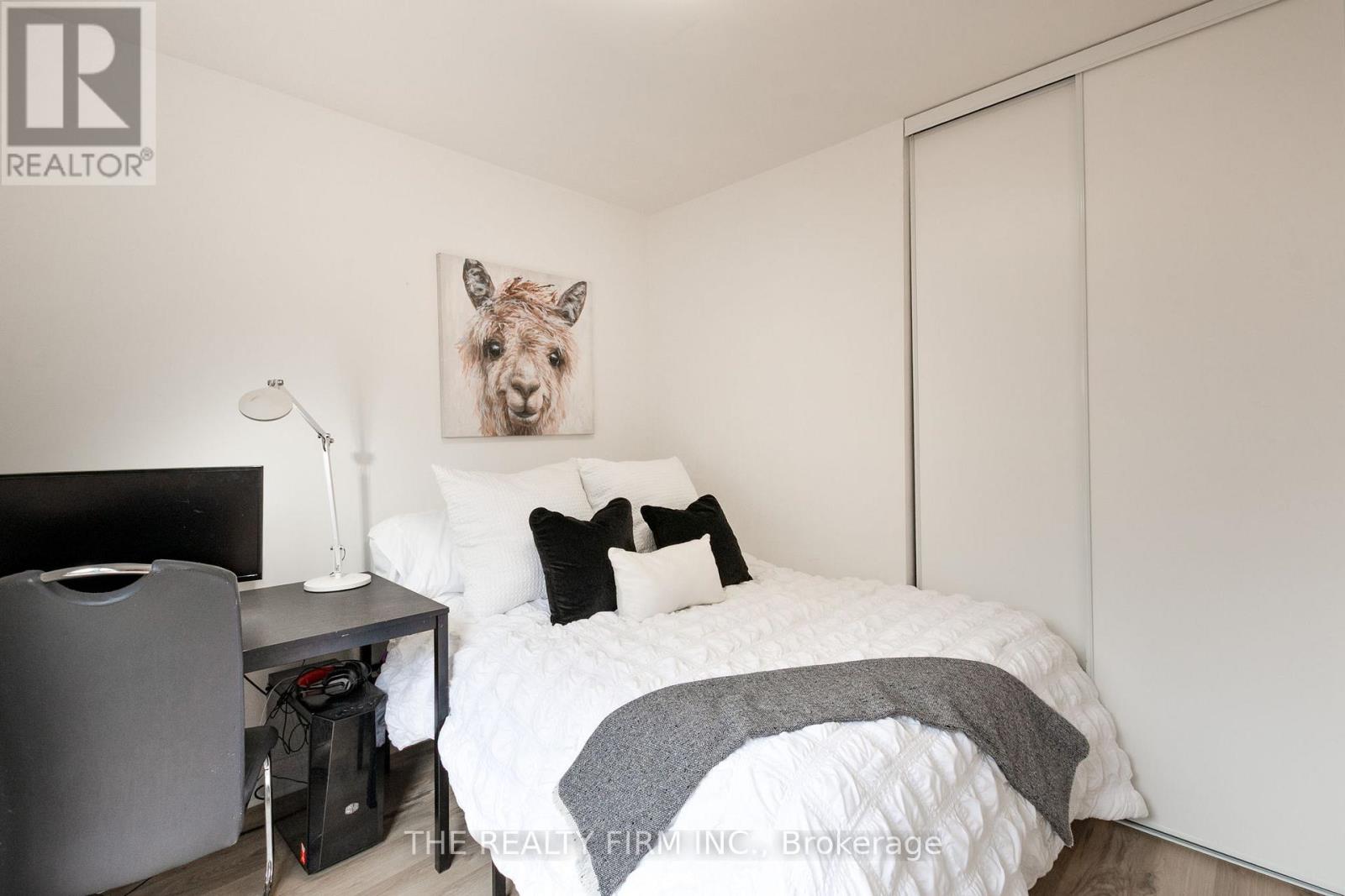 Photo 15 of 10 Stroud Crescent, London South ON