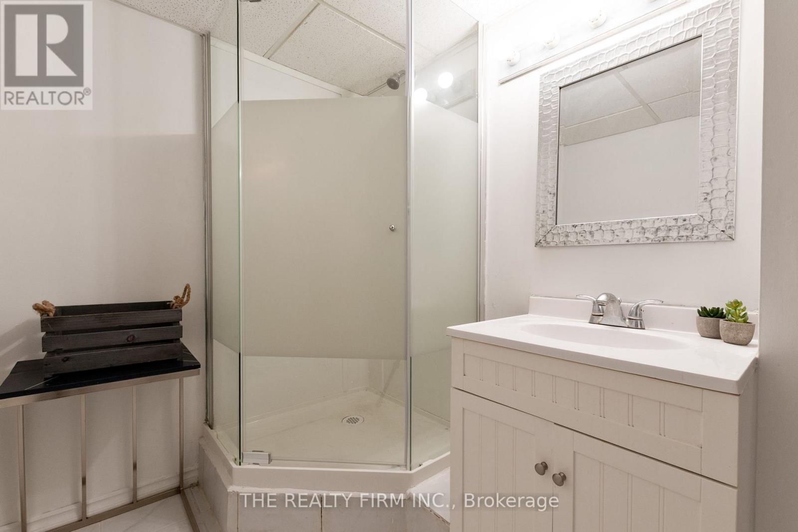 Photo 21 of 10 Stroud Crescent, London South ON