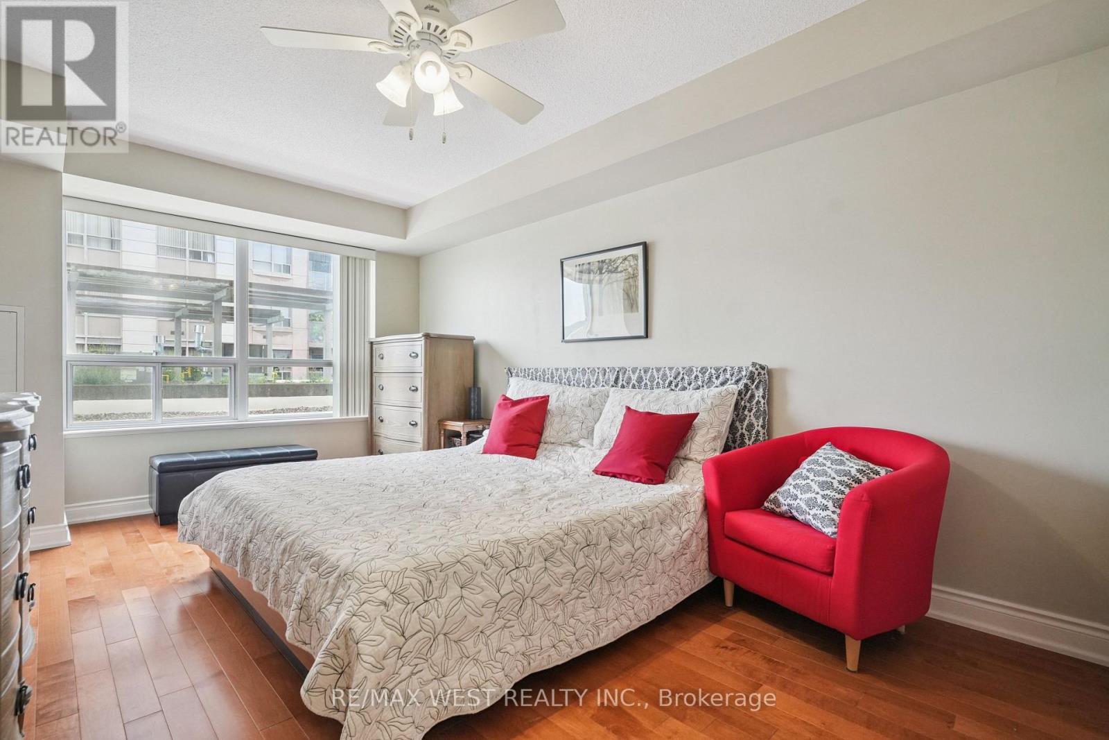 Photo 8 of 506 37 Galleria Parkway, Markham ON