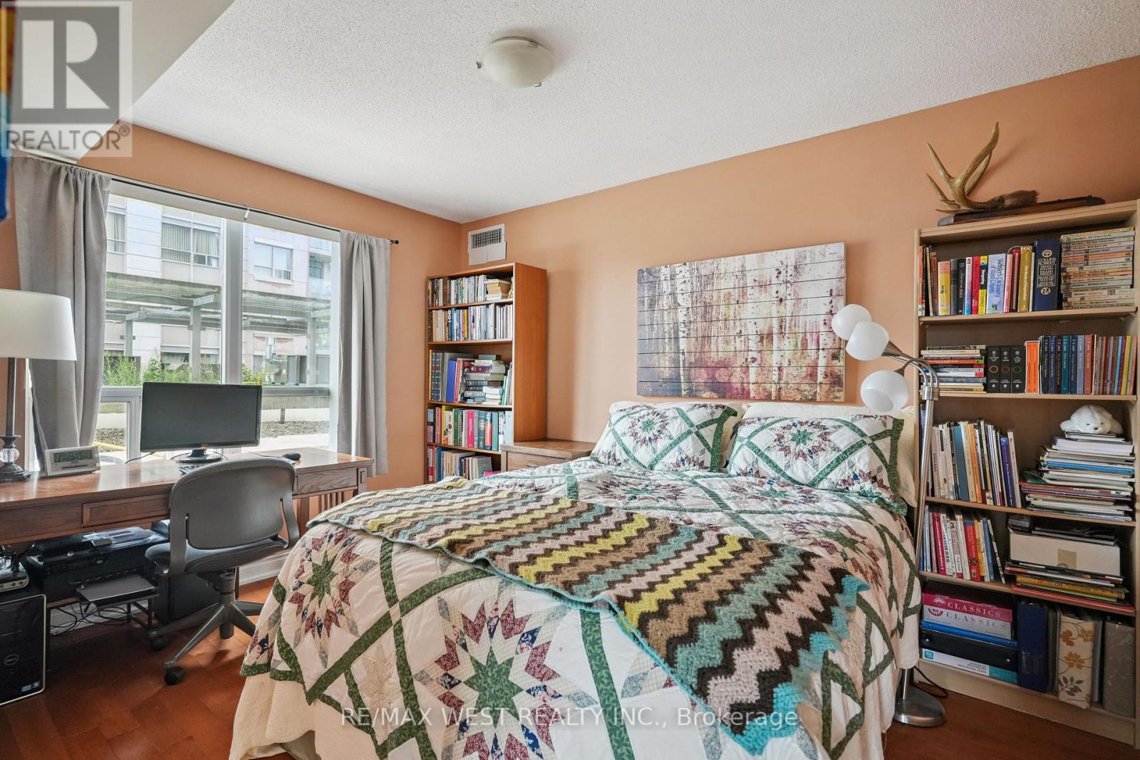 Photo 9 of 506 37 Galleria Parkway, Markham ON