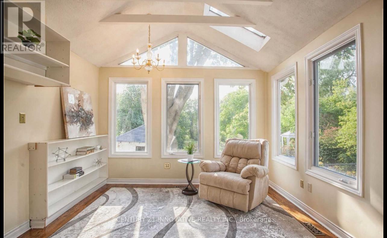 Photo 5 of 48 Trench Street, Richmond Hill ON