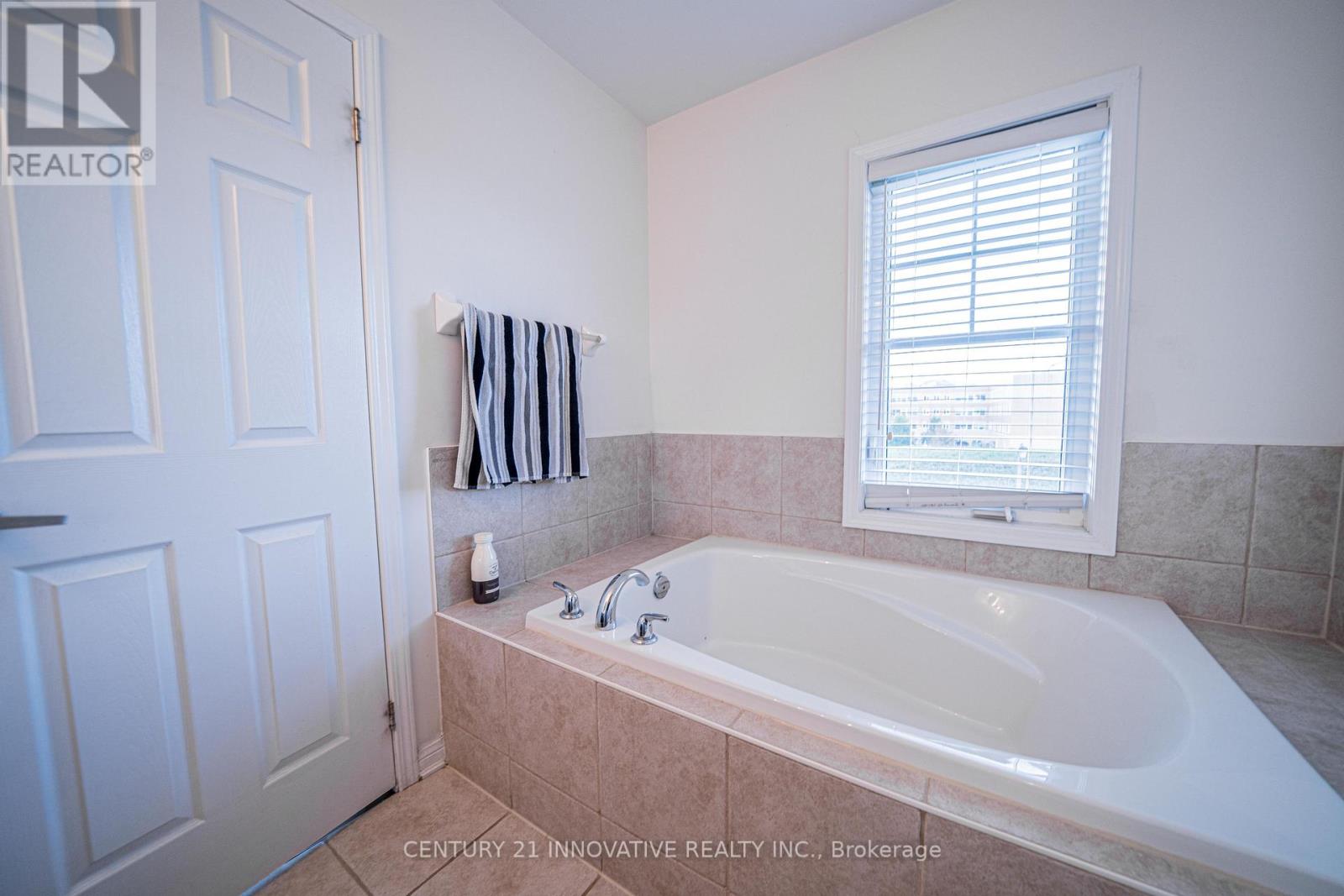 Photo 32 of 1 3034 Bur Oak Avenue, Markham ON