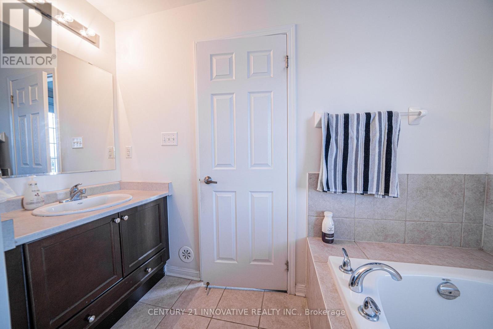 Photo 33 of 1 3034 Bur Oak Avenue, Markham ON