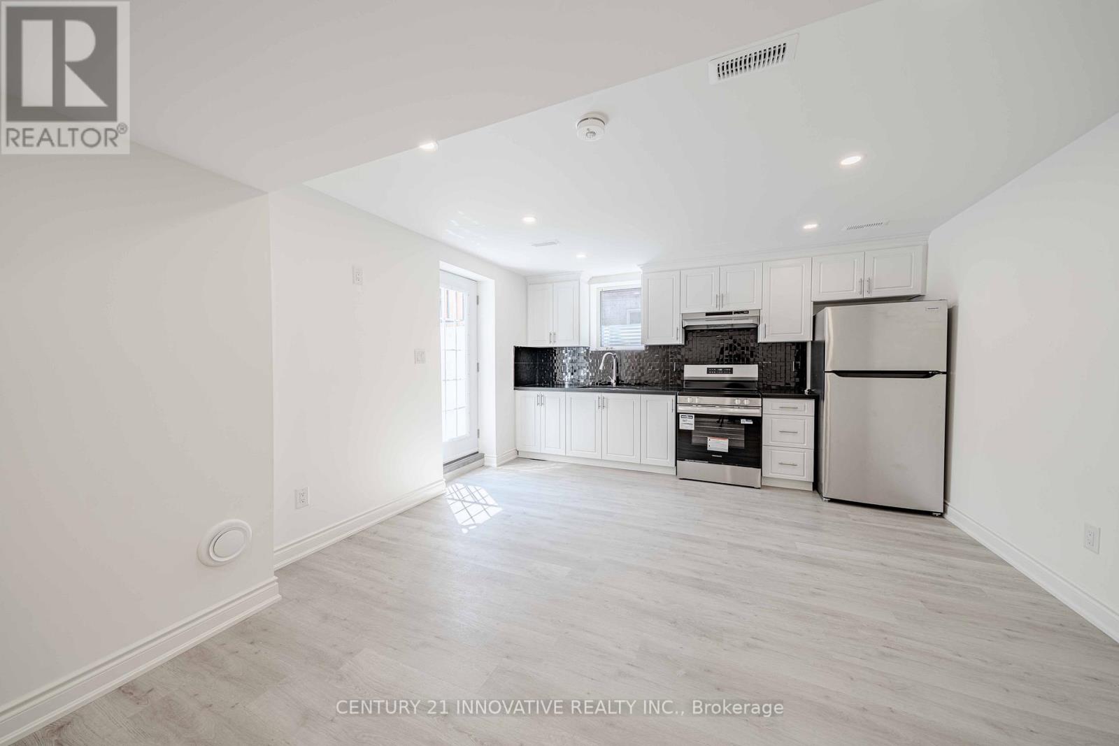 Photo 10 of Bsmt 921 Langford Boulevard, Bradford West Gwillimbury ON