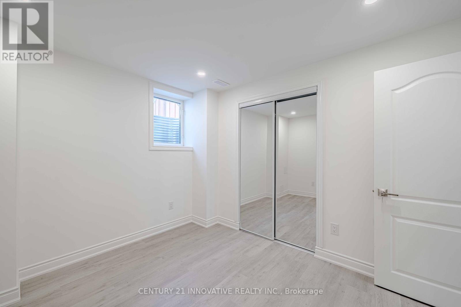 Photo 14 of Bsmt 921 Langford Boulevard, Bradford West Gwillimbury ON