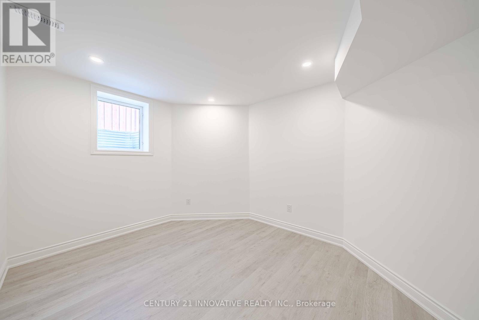 Photo 18 of Bsmt 921 Langford Boulevard, Bradford West Gwillimbury ON