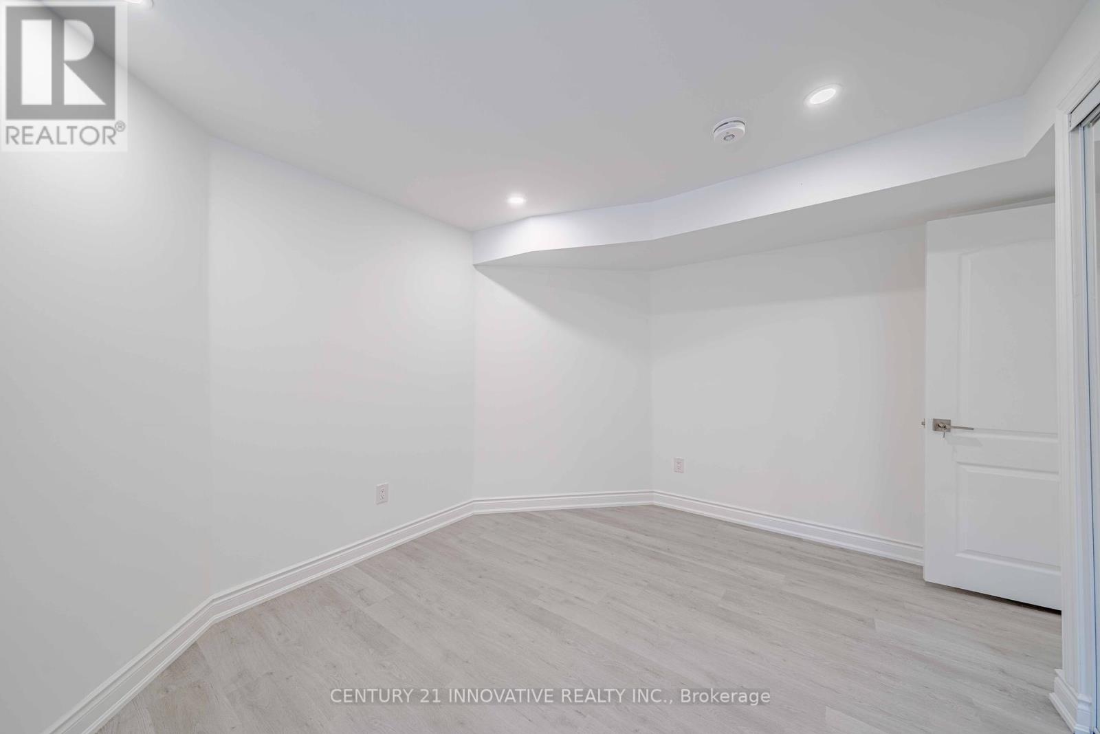 Photo 19 of Bsmt 921 Langford Boulevard, Bradford West Gwillimbury ON