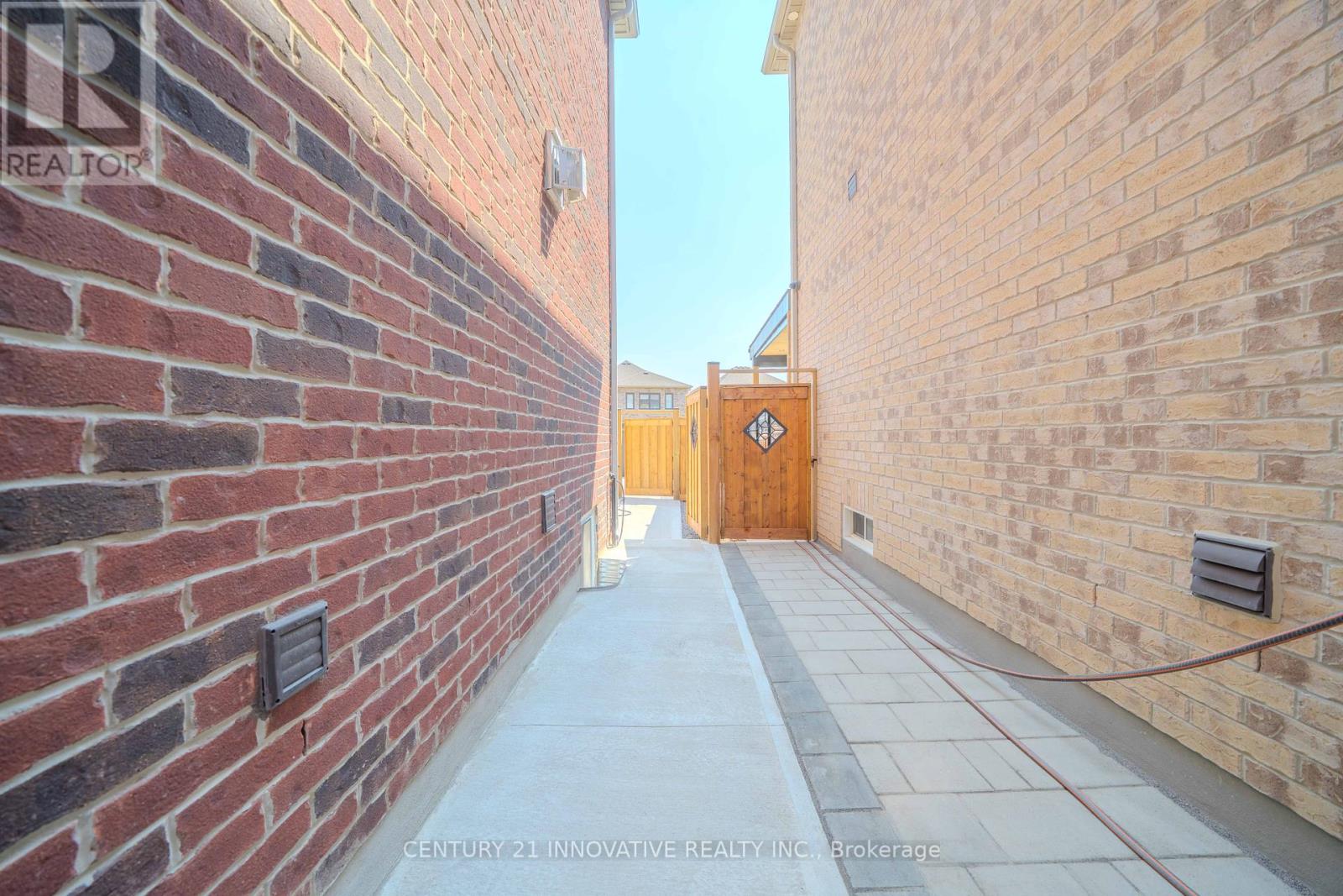 Photo 28 of Bsmt 921 Langford Boulevard, Bradford West Gwillimbury ON