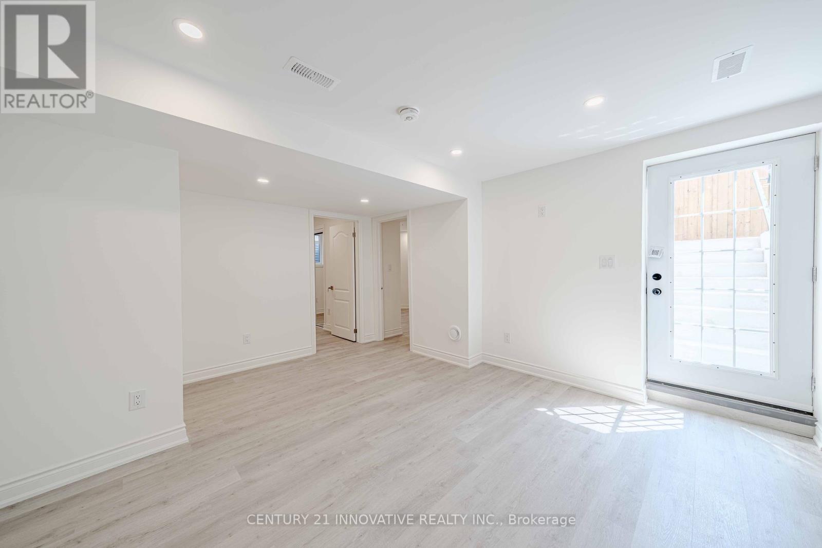 Photo 5 of Bsmt 921 Langford Boulevard, Bradford West Gwillimbury ON