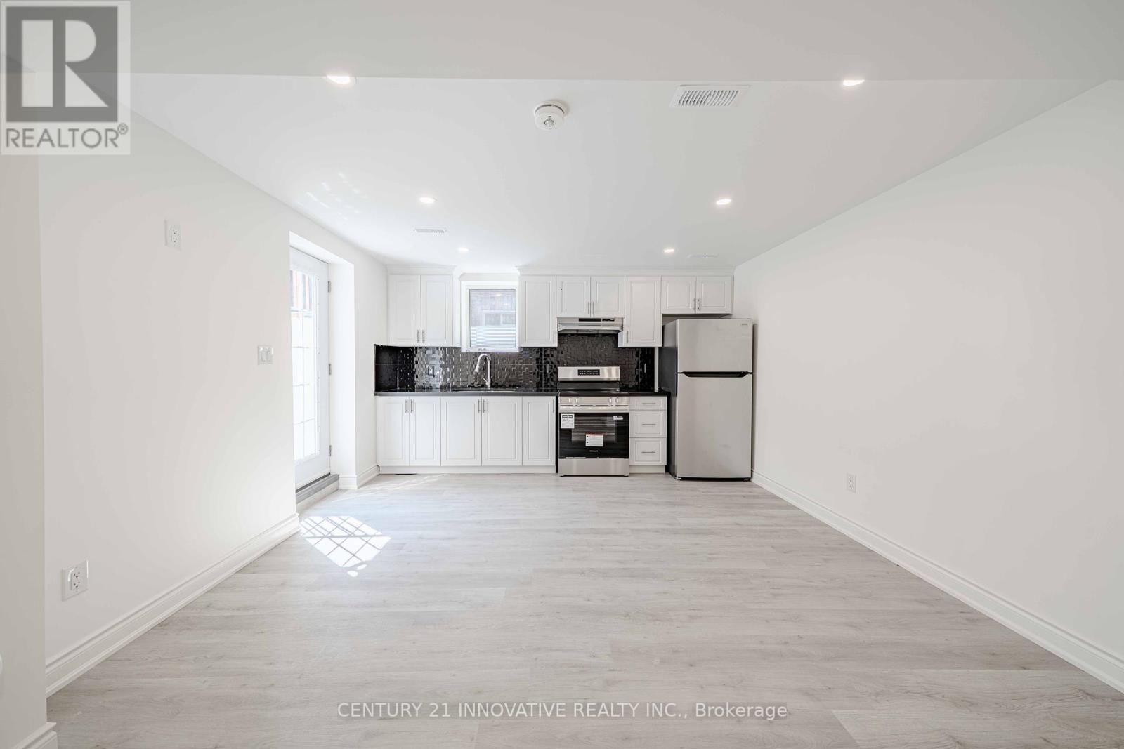 Photo 8 of Bsmt 921 Langford Boulevard, Bradford West Gwillimbury ON
