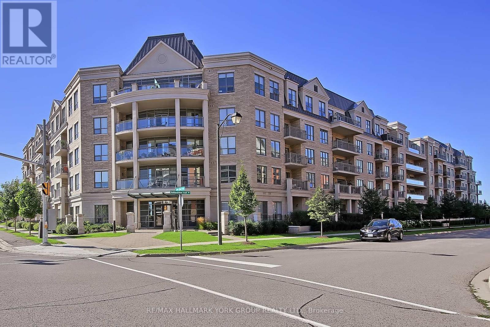 Photo 2 of 434 180 John West Way, Aurora ON