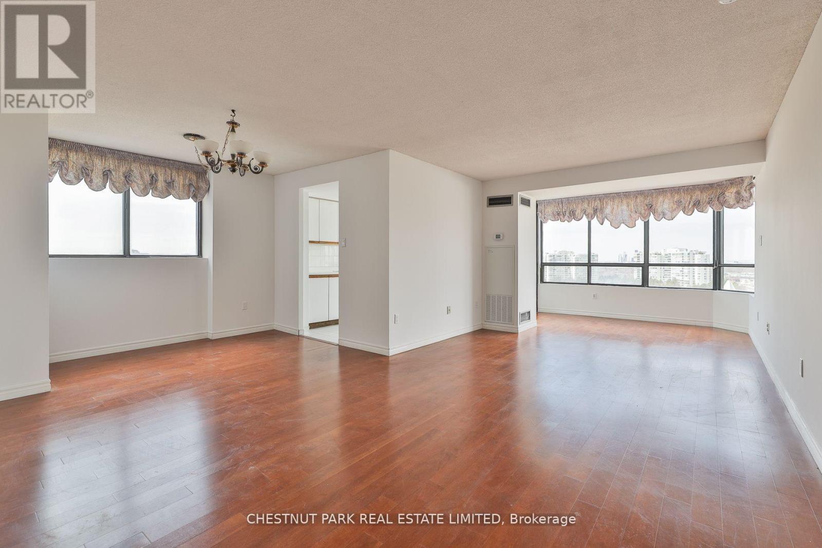 Photo 4 of 1109 7601 Bathurst Street, Vaughan ON