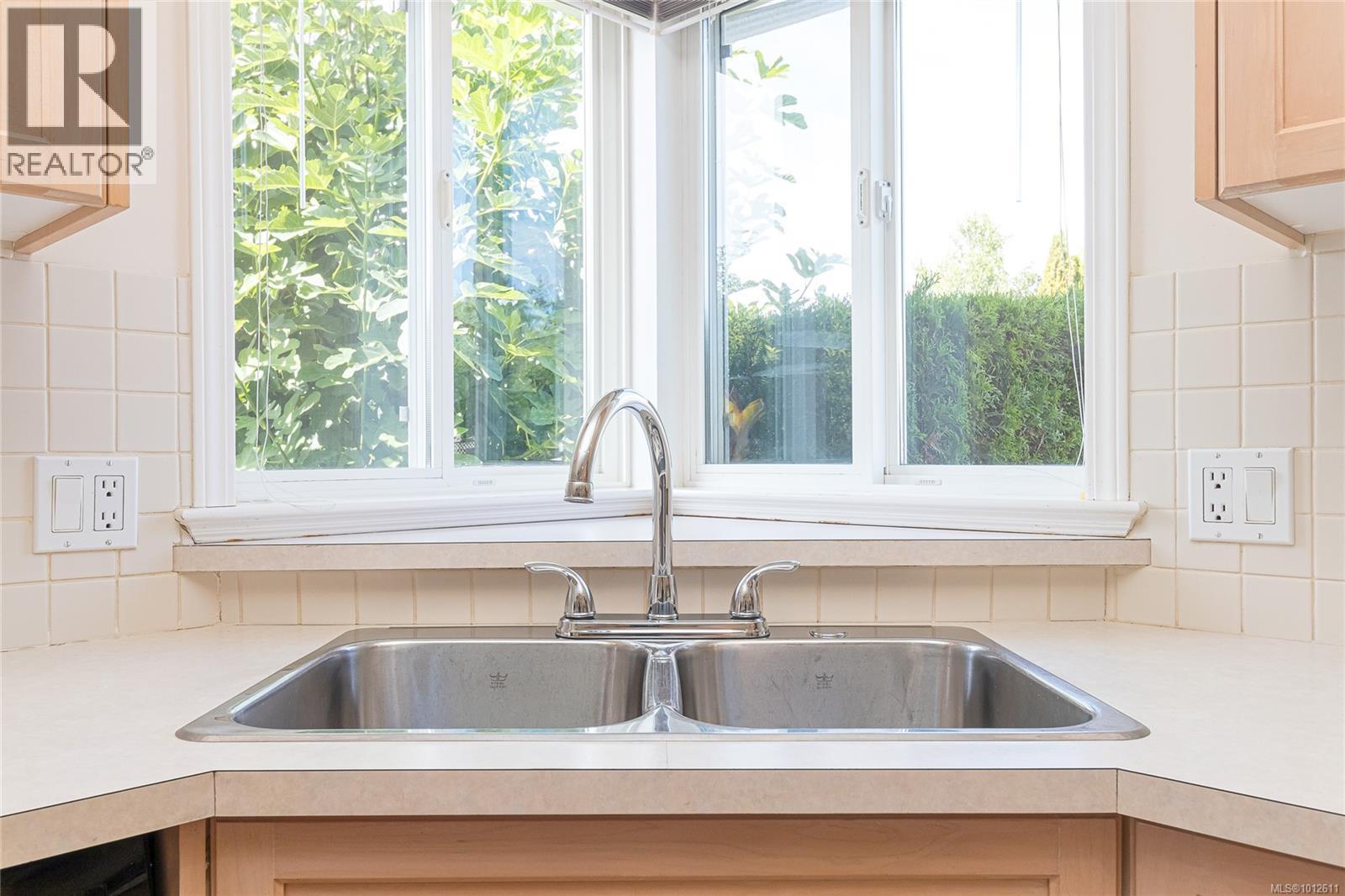 Photo 10 of 4302 Indigo Lane, Saanich BC