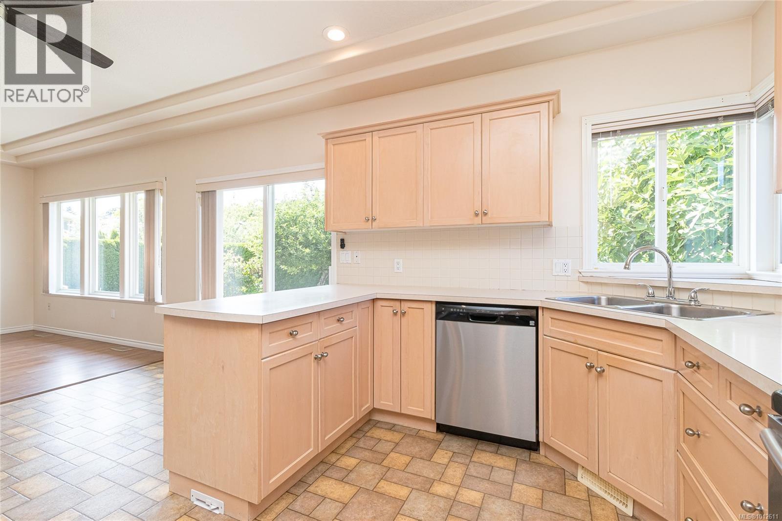 Photo 9 of 4302 Indigo Lane, Saanich BC