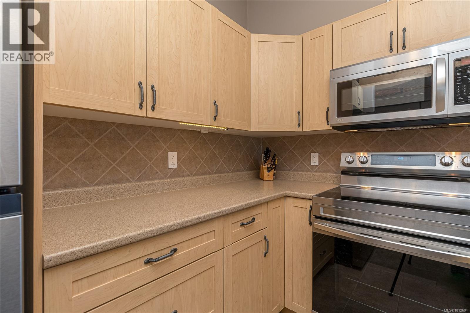 Photo 10 of 301 2706 Peatt Rd, Langford BC