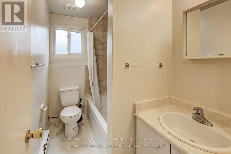Photo 13 of 386 Essa Rd Lower Level Road, Barrie ON