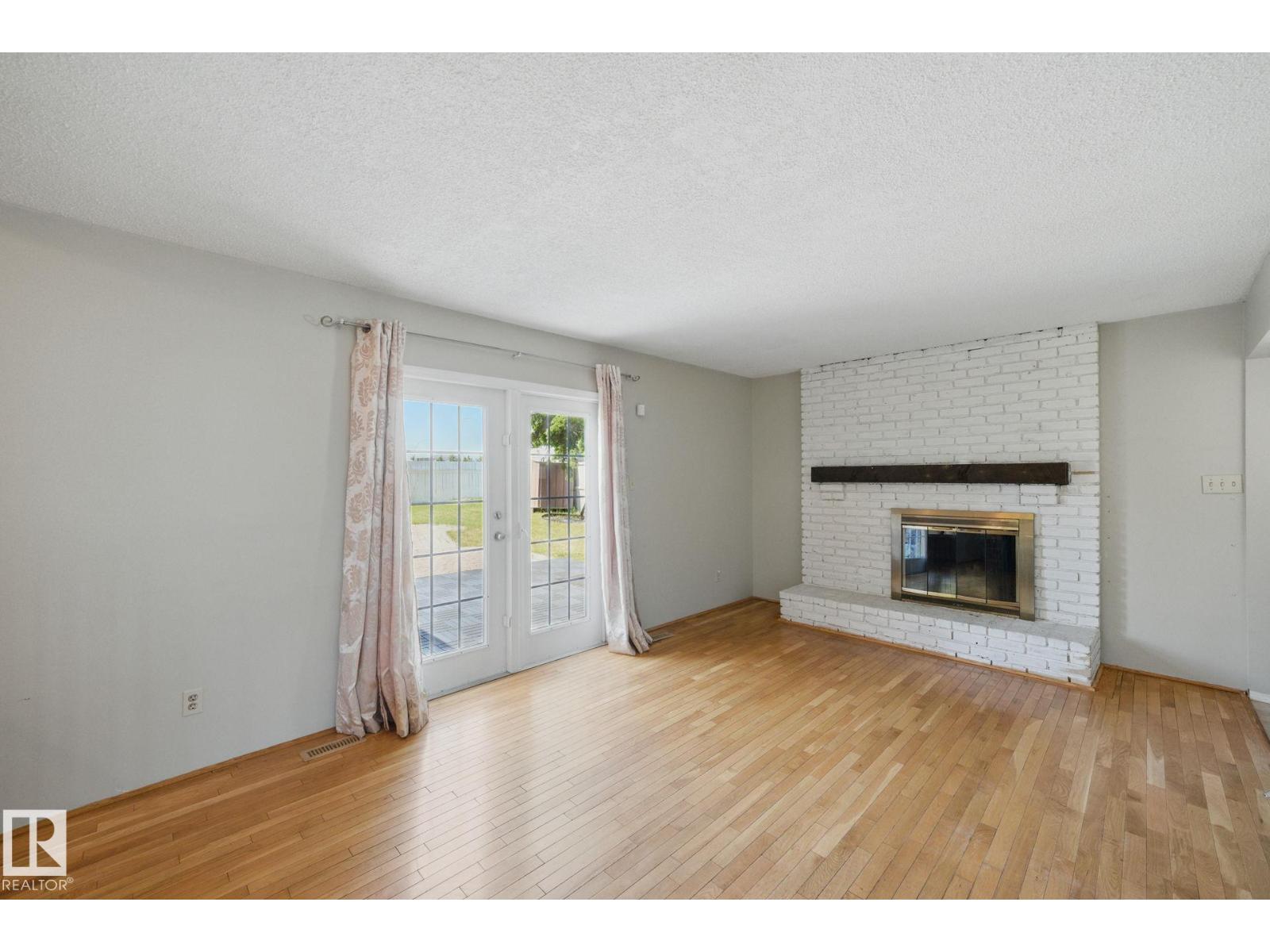 Photo 10 of 4336 74 St Nw, Edmonton AB