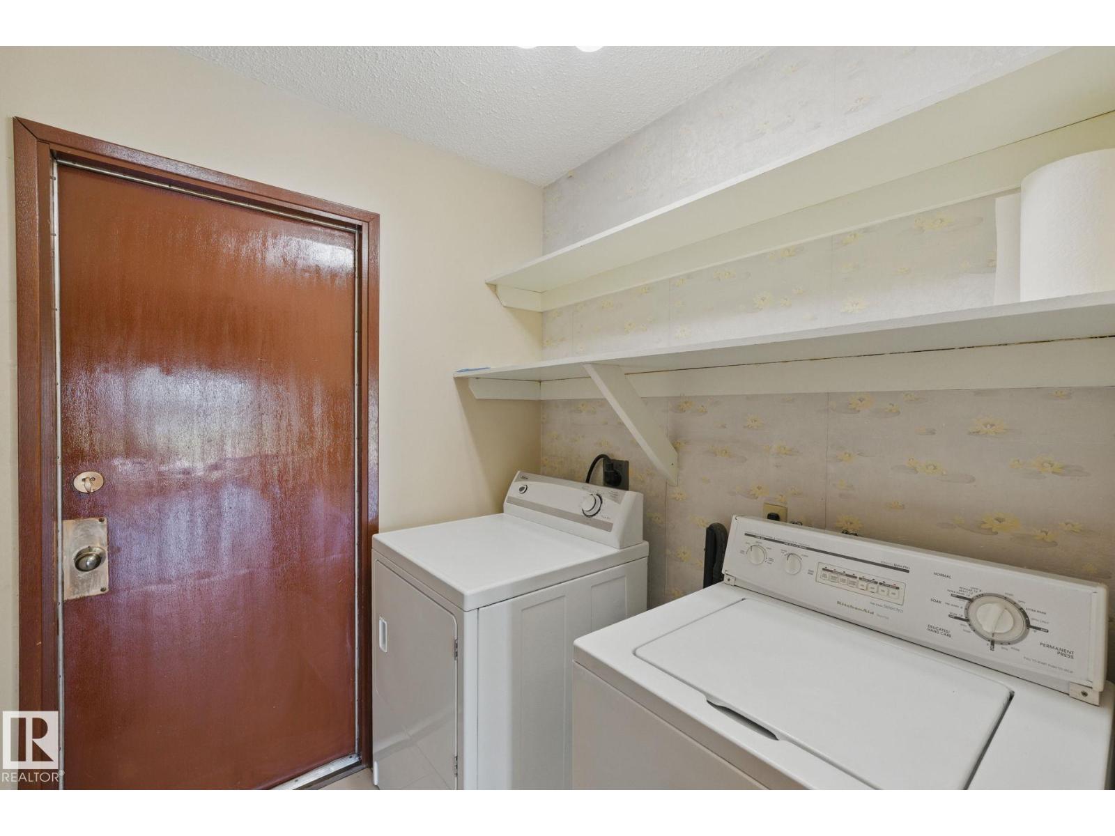 Photo 14 of 4336 74 St Nw, Edmonton AB