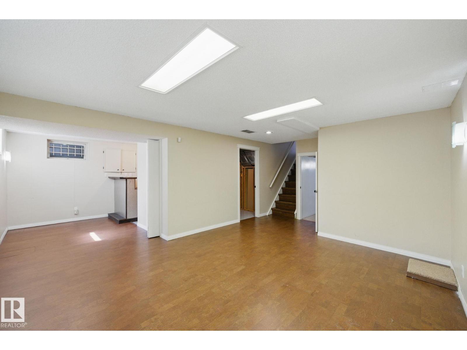 Photo 24 of 4336 74 St Nw, Edmonton AB