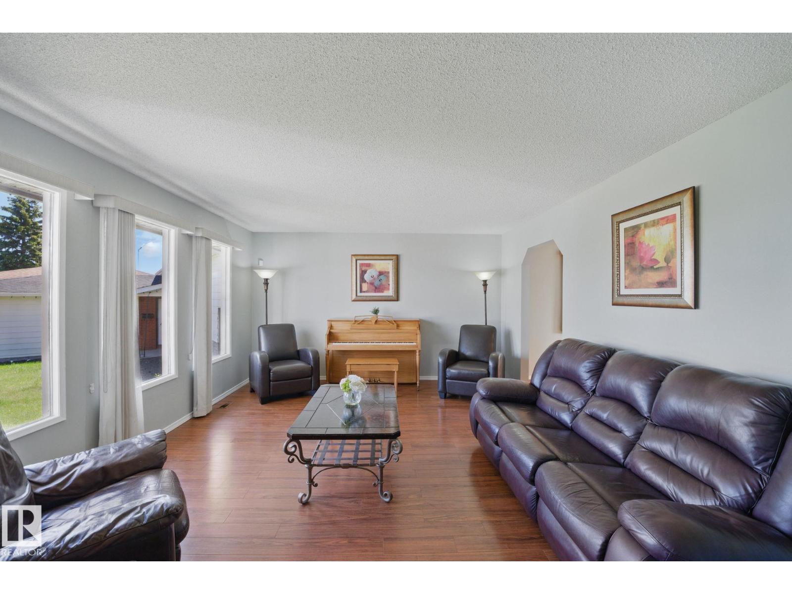 Photo 3 of 4336 74 St Nw, Edmonton AB