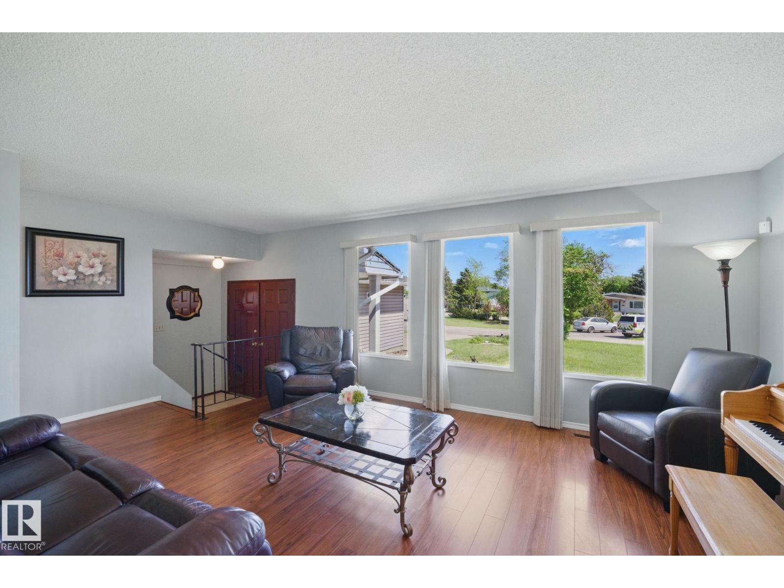 Photo 4 of 4336 74 St Nw, Edmonton AB