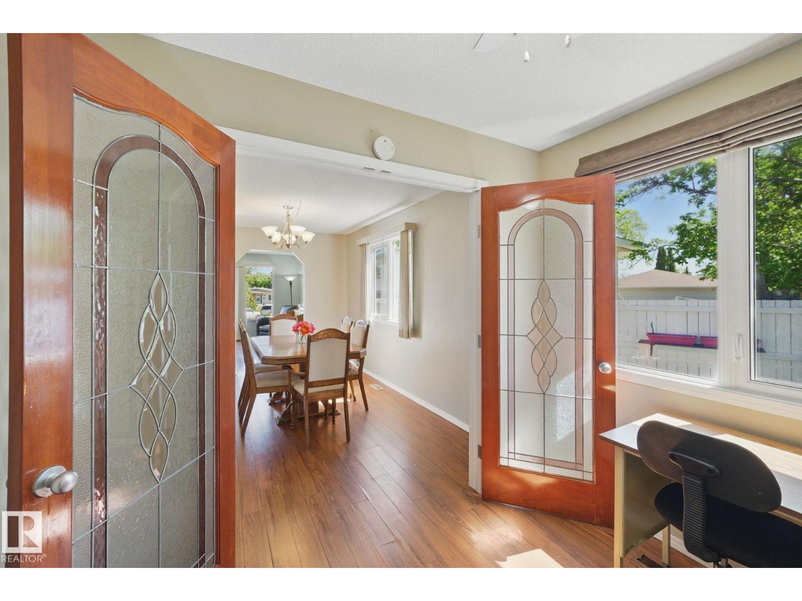 Photo 6 of 4336 74 St Nw, Edmonton AB
