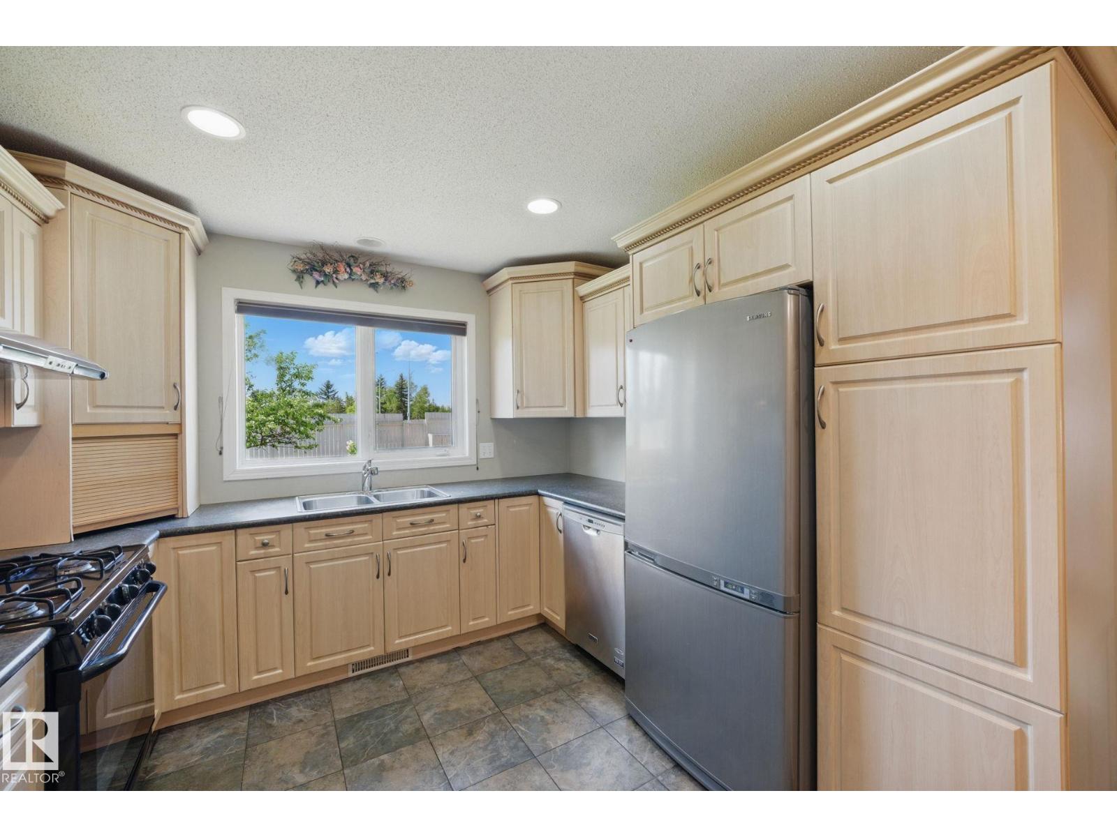 Photo 9 of 4336 74 St Nw, Edmonton AB