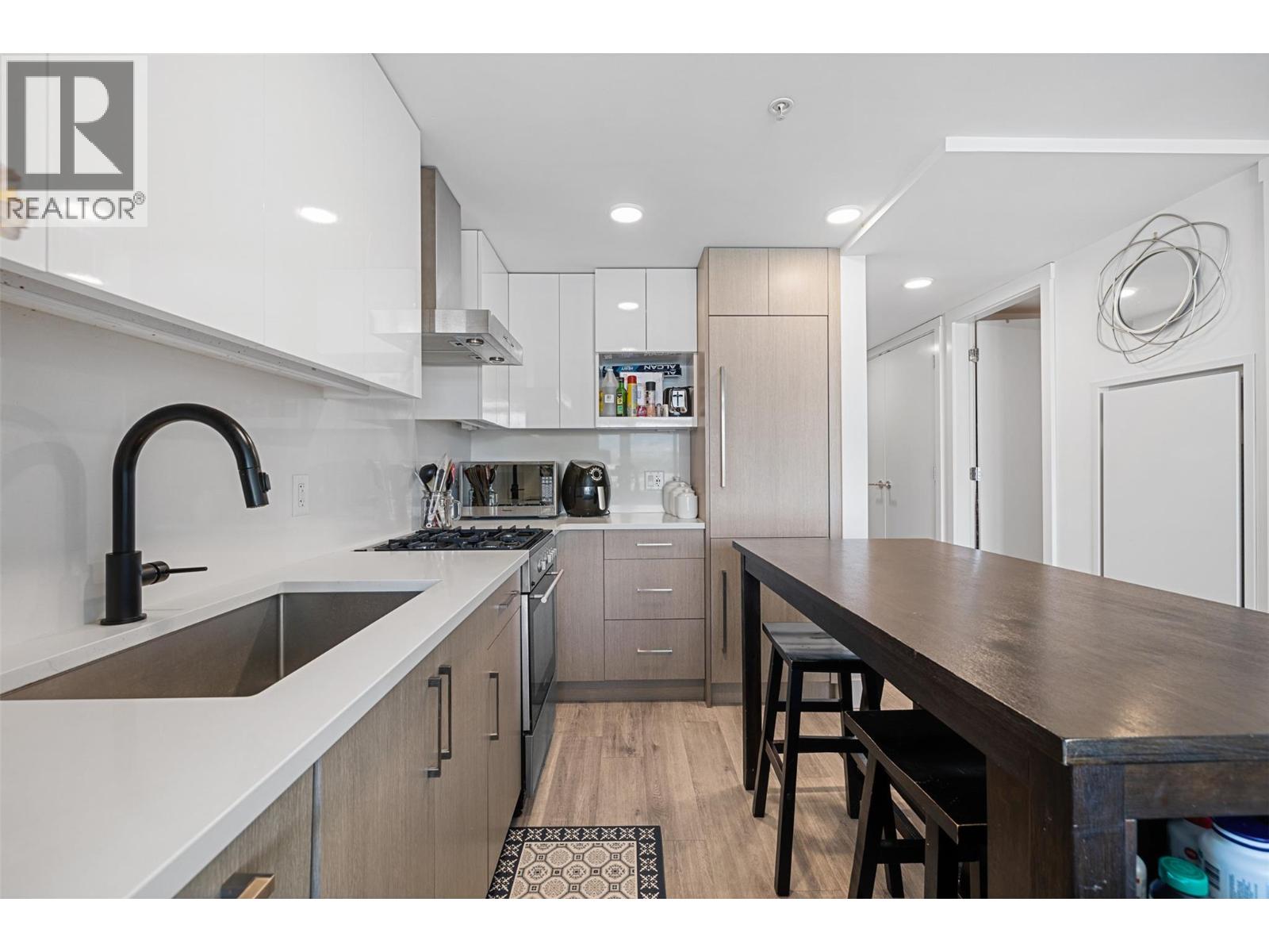 Photo 4 of 1588 Ellis Street Unit 703, Kelowna BC
