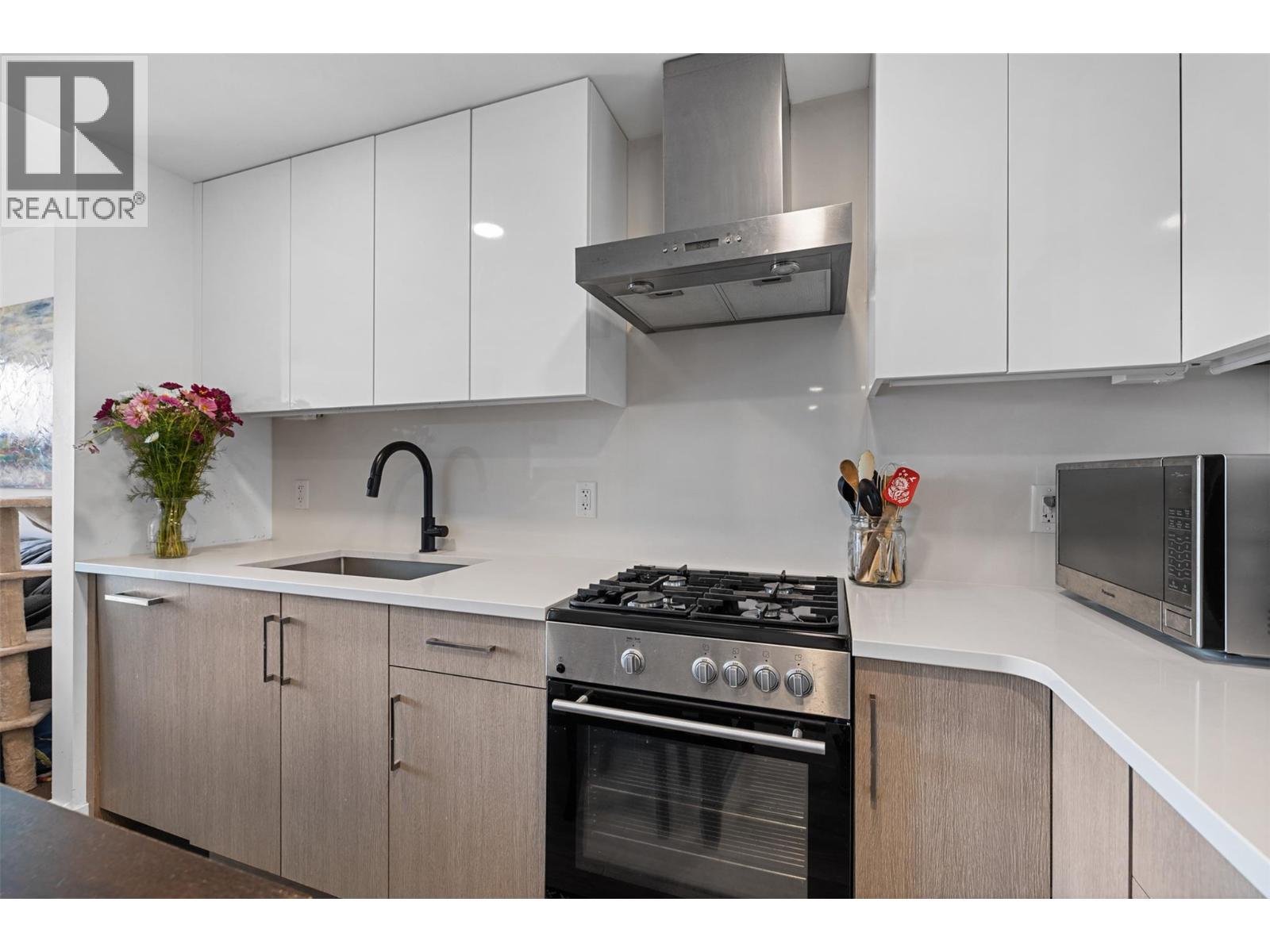 Photo 3 of 1588 Ellis Street Unit 703, Kelowna BC