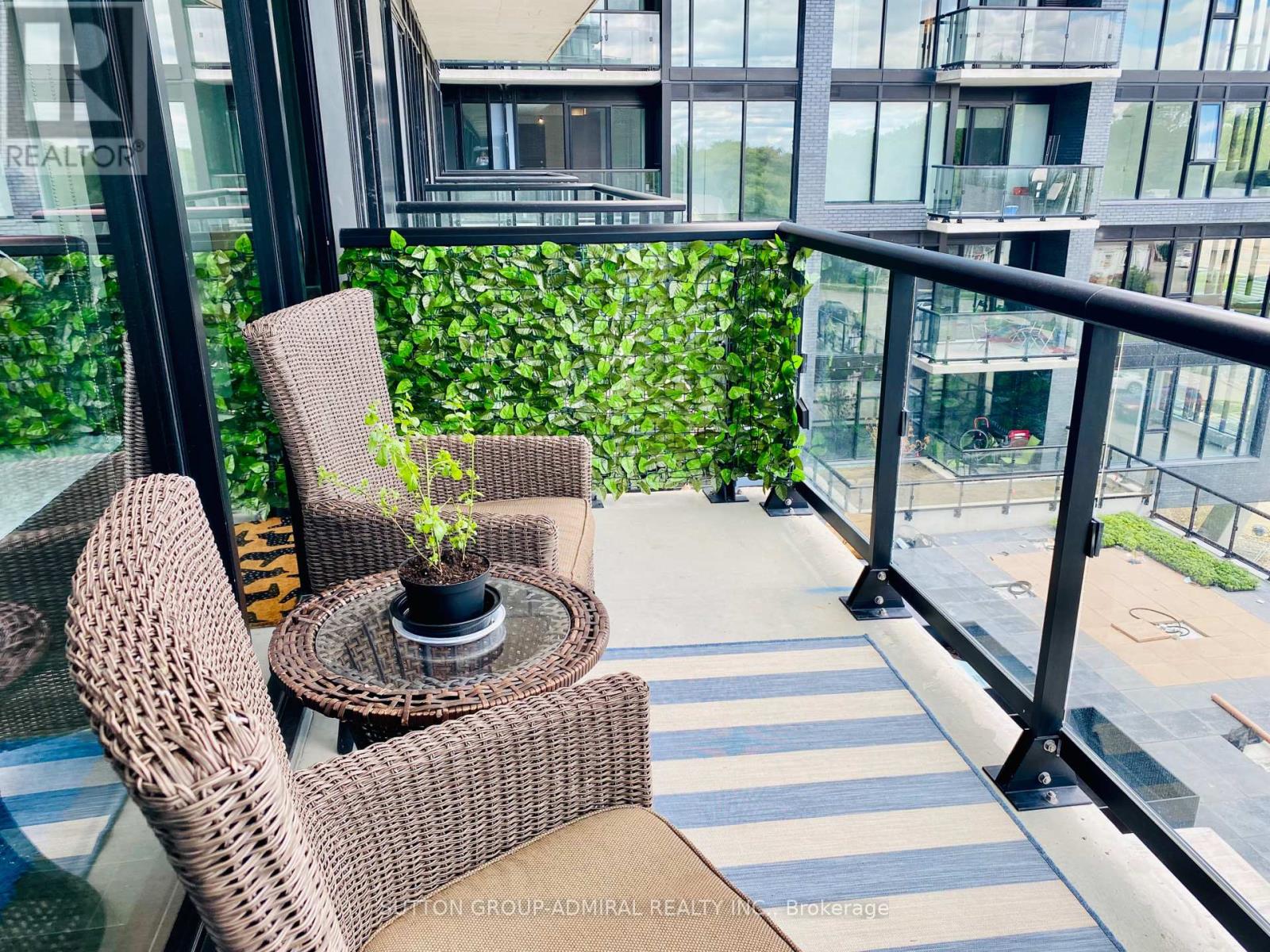 Photo 3 of 404 7 Smith Crescent, Toronto ON